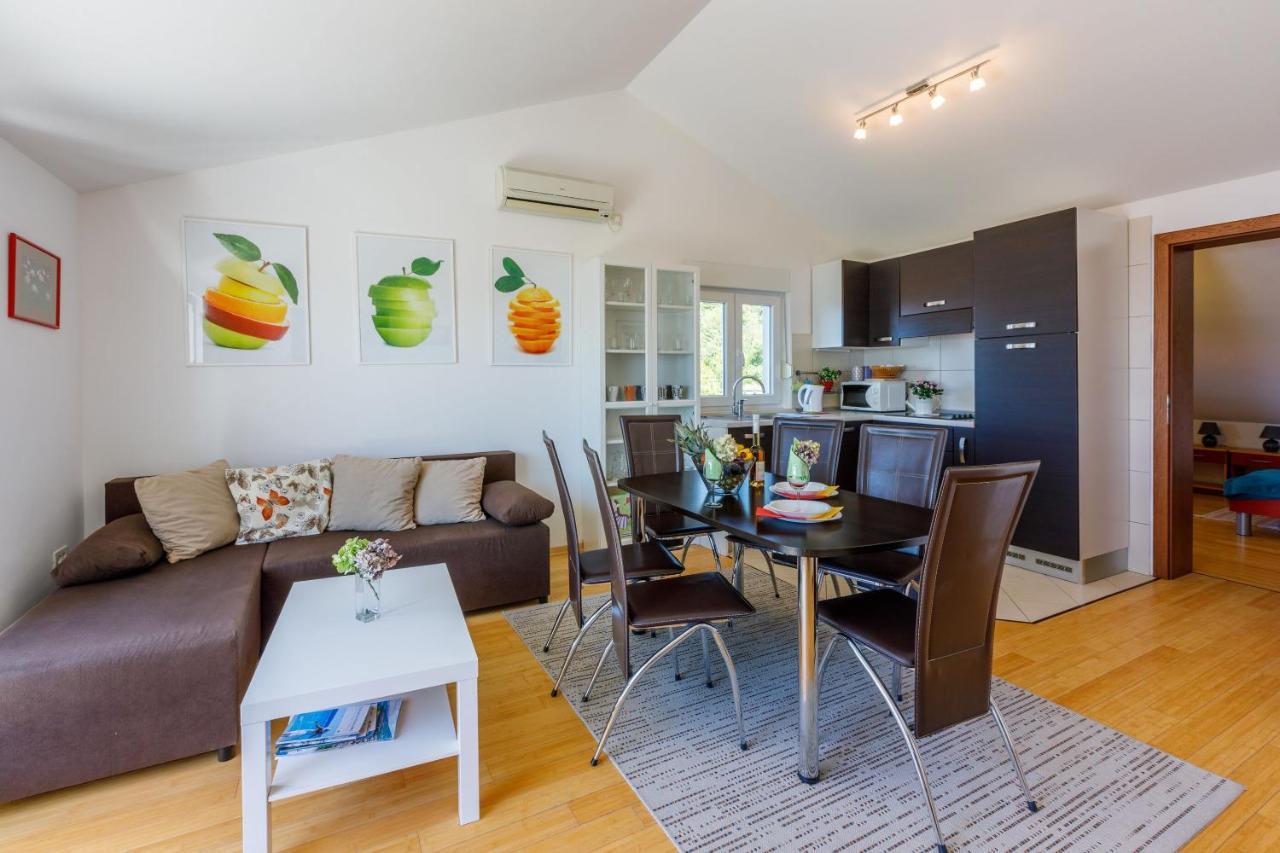 Apartments Robic Selce Exterior photo