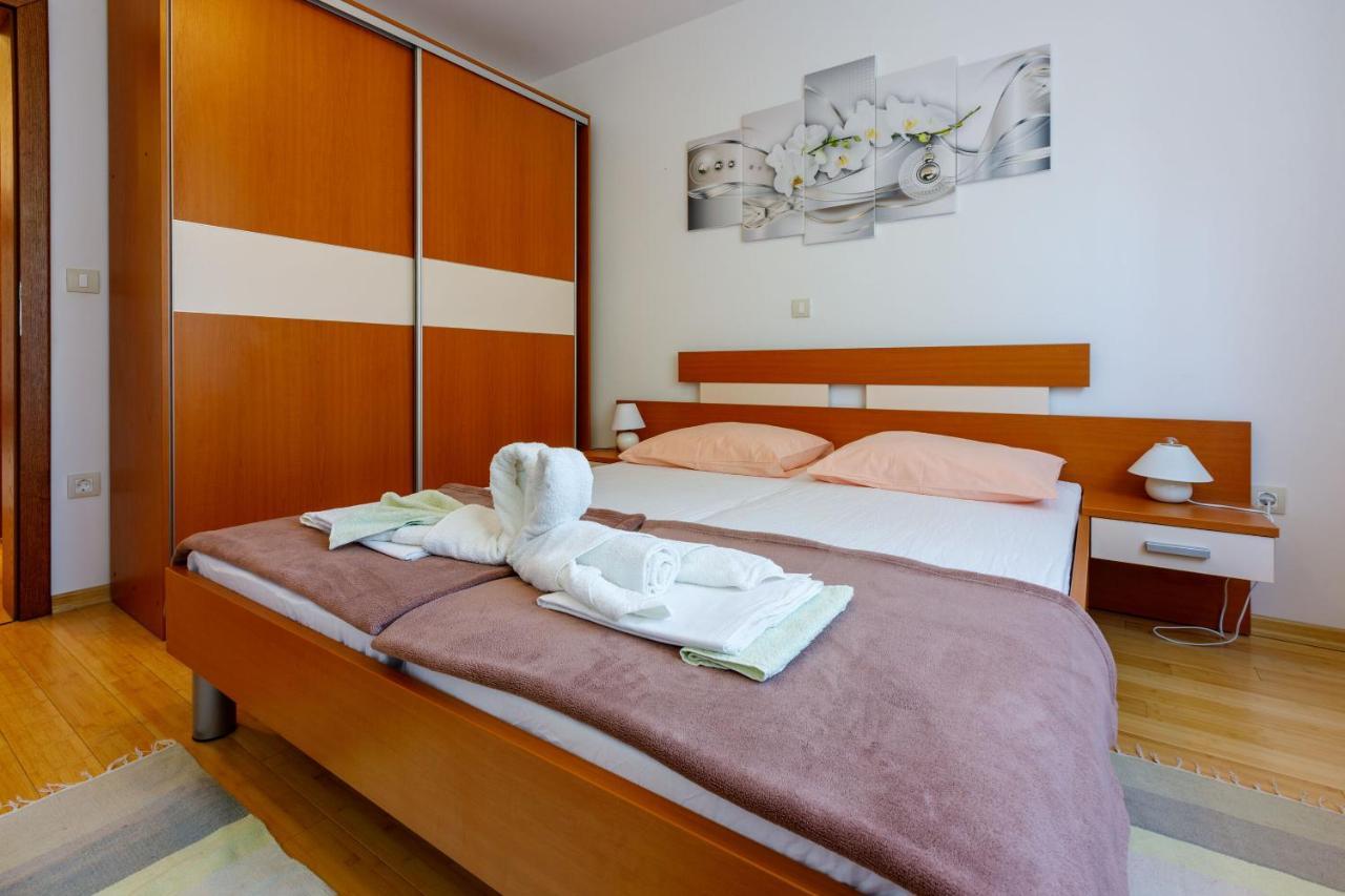 Apartments Robic Selce Exterior photo