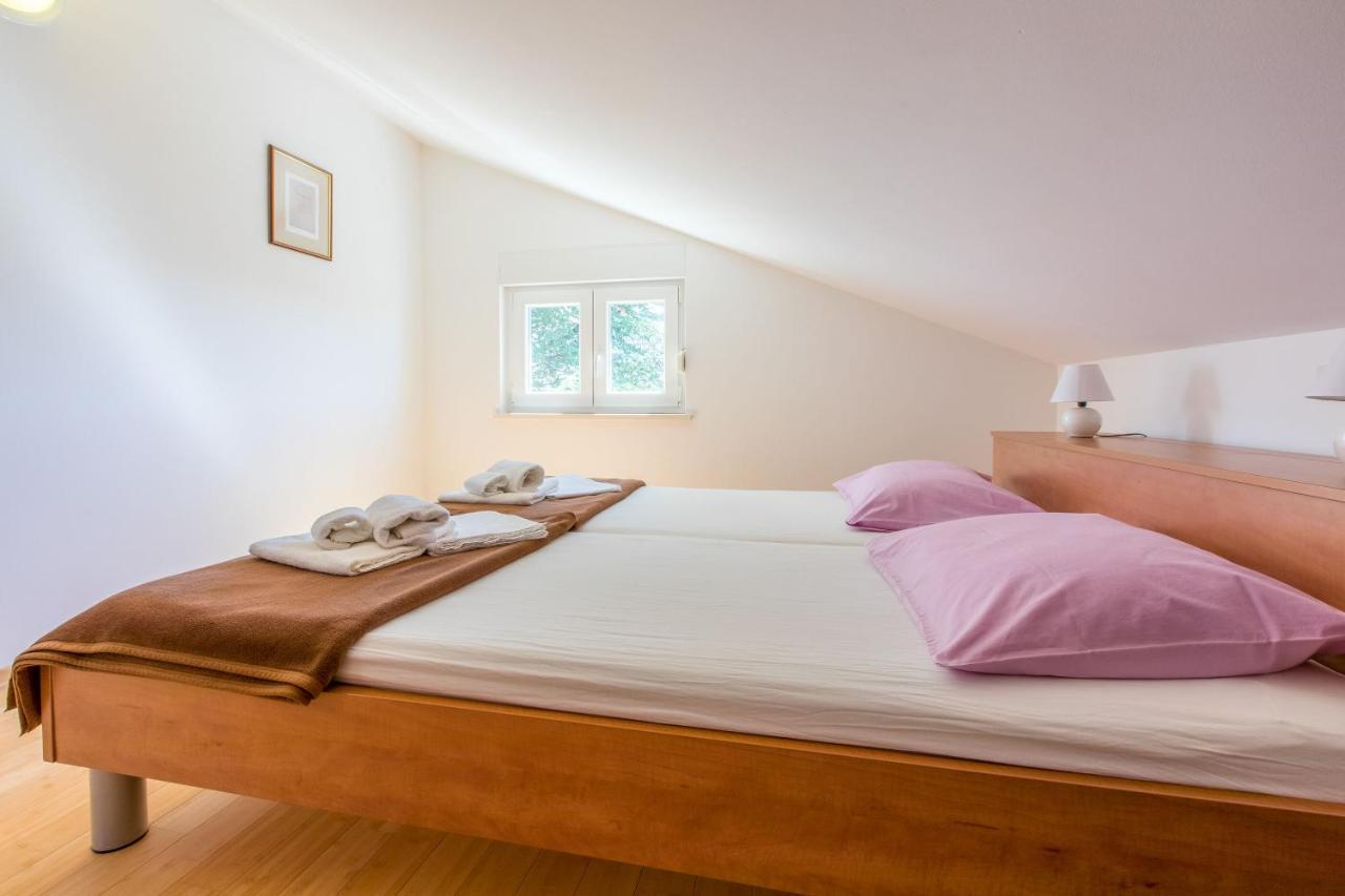 Apartments Robic Selce Exterior photo