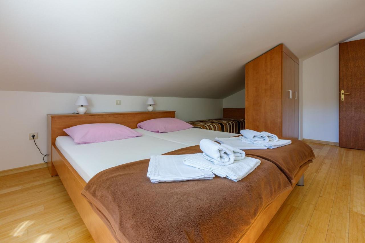 Apartments Robic Selce Exterior photo